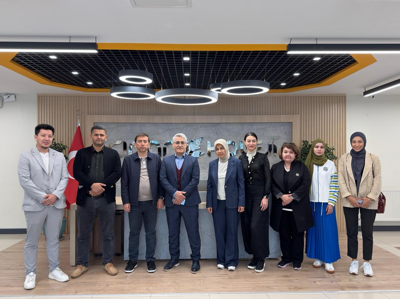 Özbekistanlı Eğitimciler Okulumuzu Ziyaret Etti-Çınar Koleji